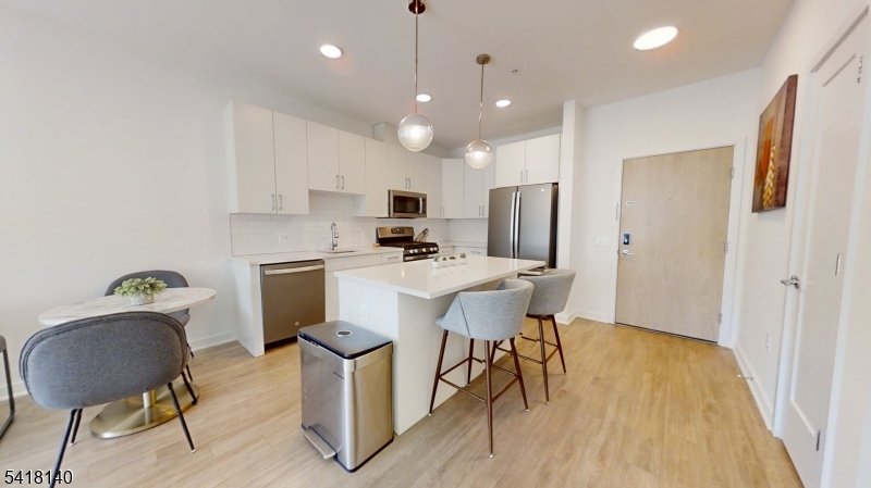 1181 Morris Ave 407 Property Photo 4