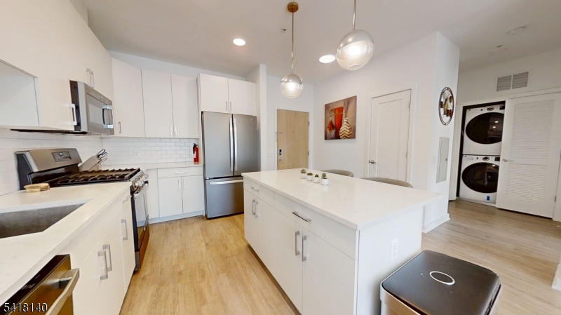 1181 Morris Ave 407 Property Photo 5