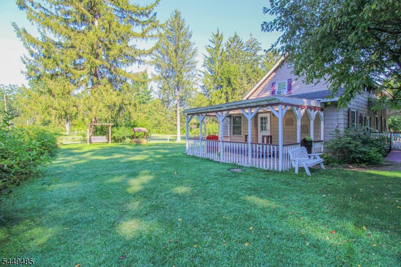 265 Warbasse Junction Rd Property Photo 3