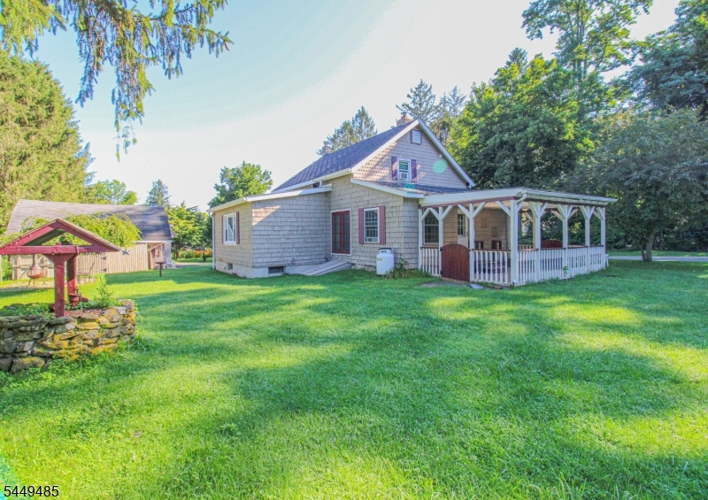 265 Warbasse Junction Rd Property Photo 4