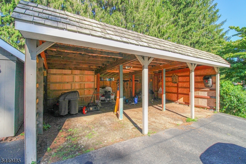 265 Warbasse Junction Rd Property Photo 6