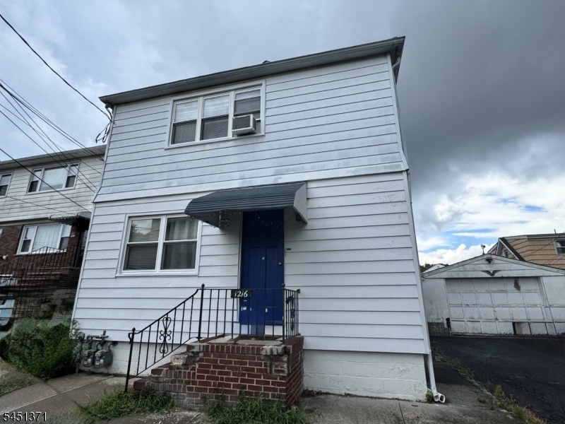 1216 Broadway Property Photo 2