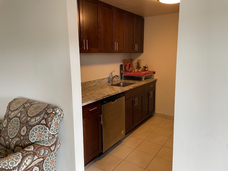11 Cattano Ave 612 Property Photo 5