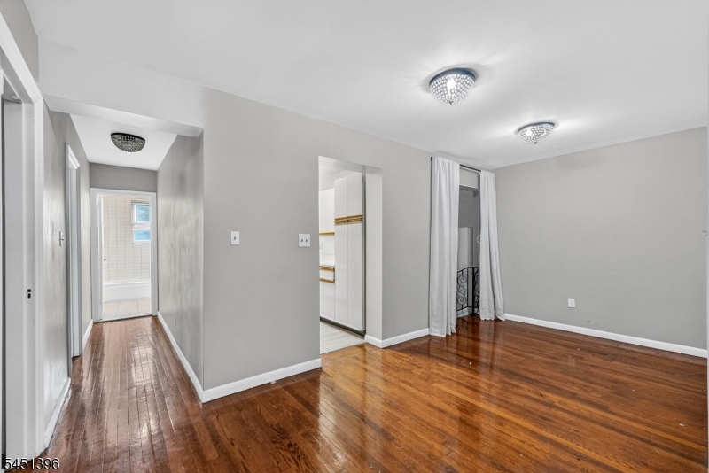 19 Lyons Ave 204 Property Photo 2