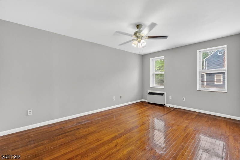 19 Lyons Ave 204 Property Photo 4