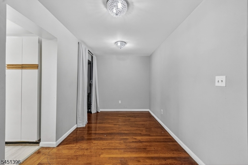 19 Lyons Ave 204 Property Photo 5