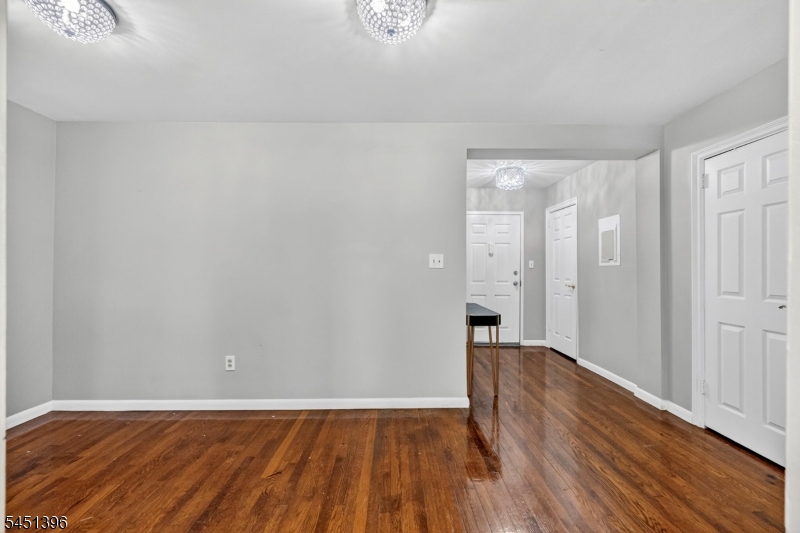 19 Lyons Ave 204 Property Photo 6