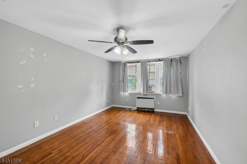 19 Lyons Ave 204 Property Photo 7