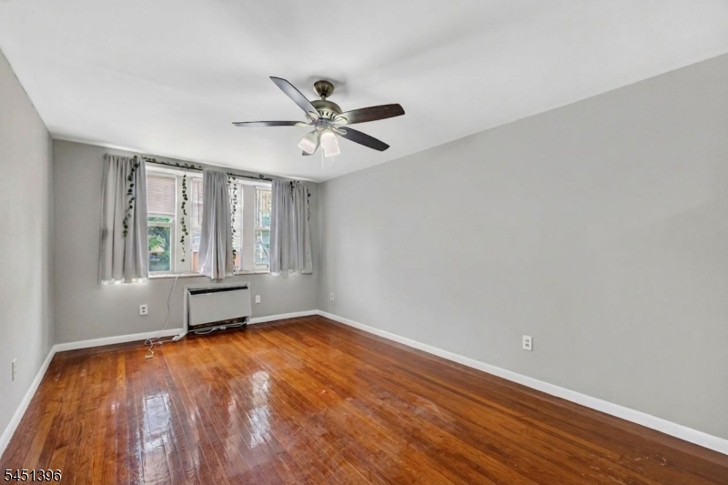 19 Lyons Ave 204 Property Photo 8