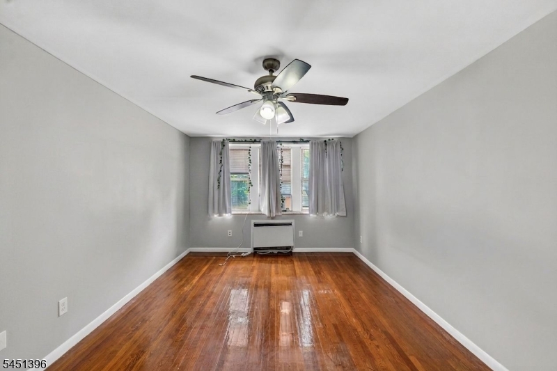 19 Lyons Ave 204 Property Photo 9
