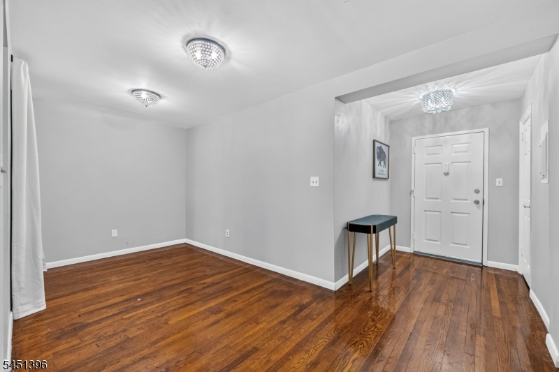 19 Lyons Ave 204 Property Photo 10