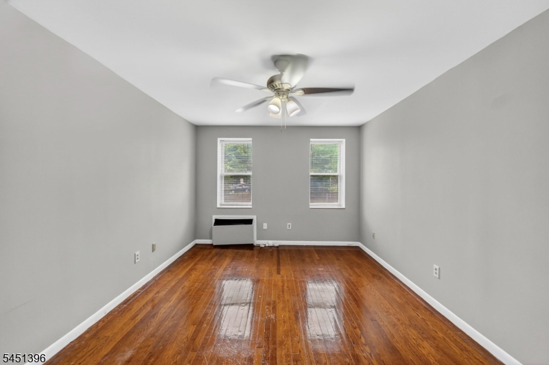 19 Lyons Ave 204 Property Photo 11