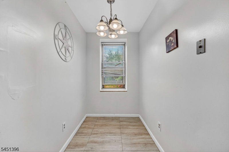 19 Lyons Ave 204 Property Photo 12