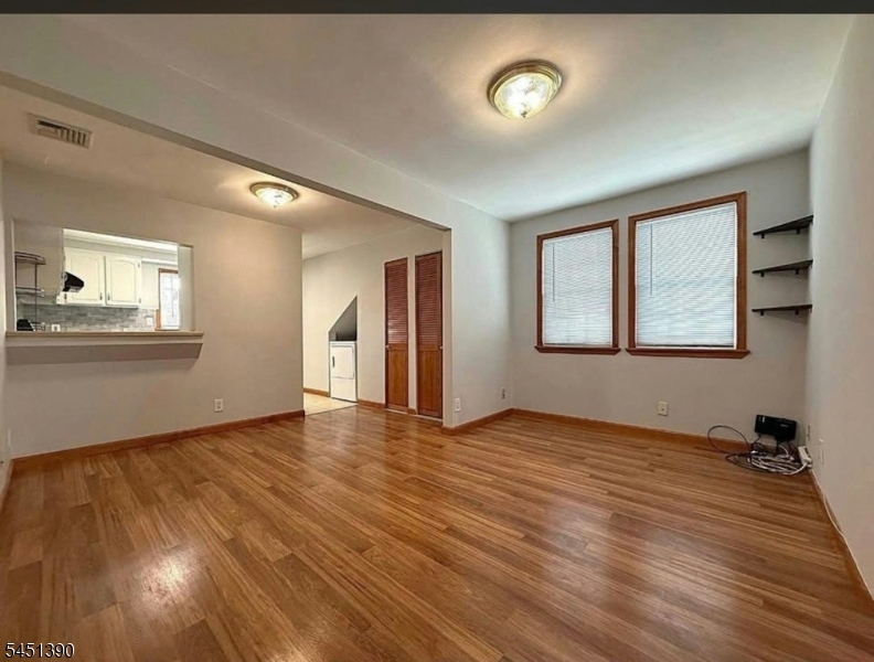 446 Post Ave Property Photo 14