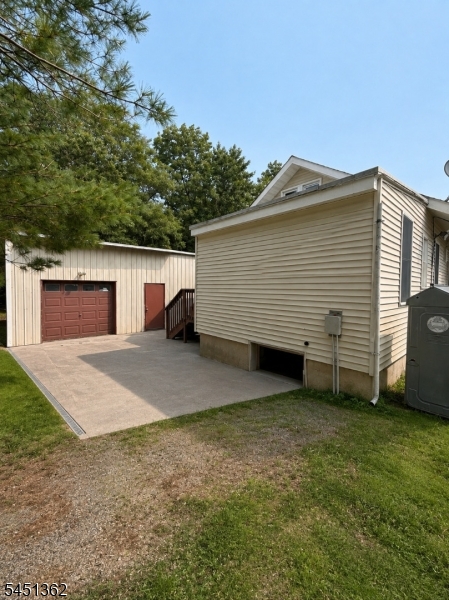 332 E Main St Property Photo 10