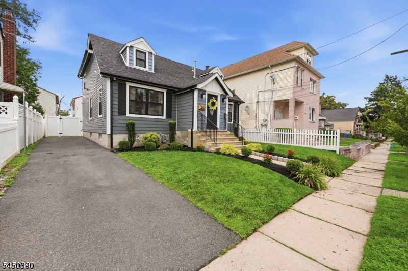 1305 E Henry St Property Photo 2