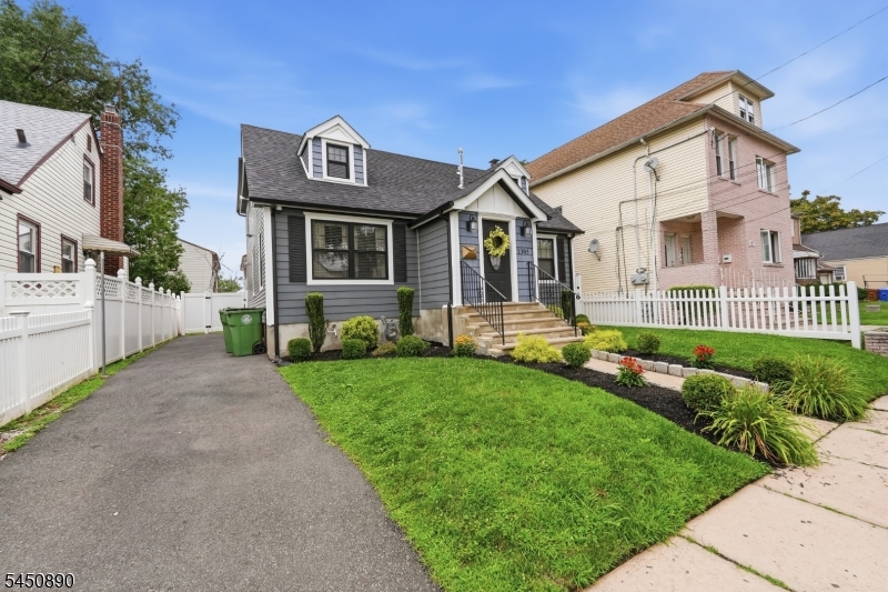 1305 E Henry St Property Photo 3