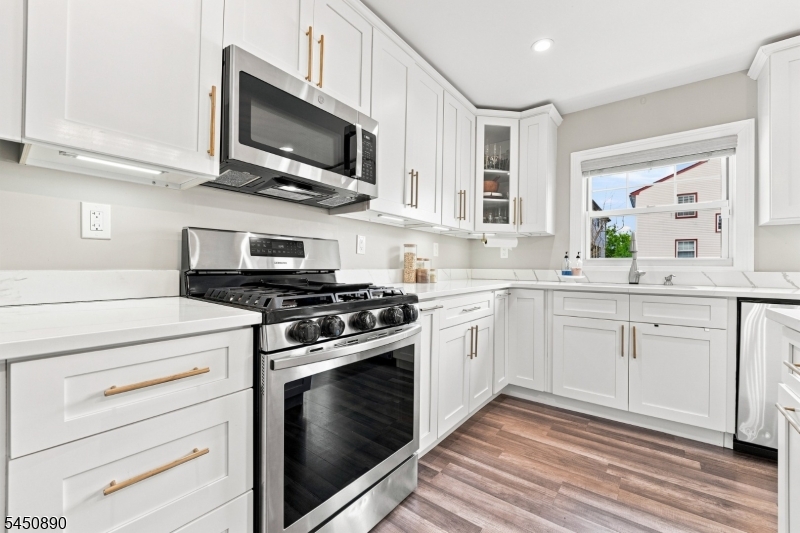 1305 E Henry St Property Photo 12