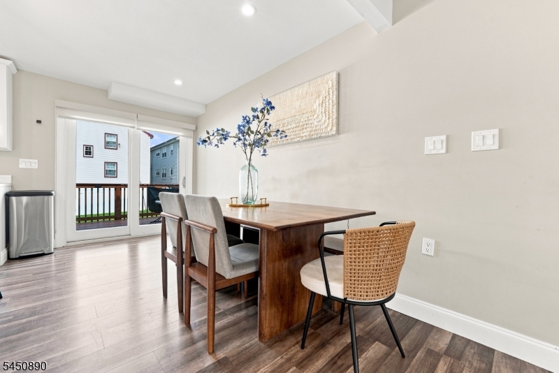 1305 E Henry St Property Photo 16