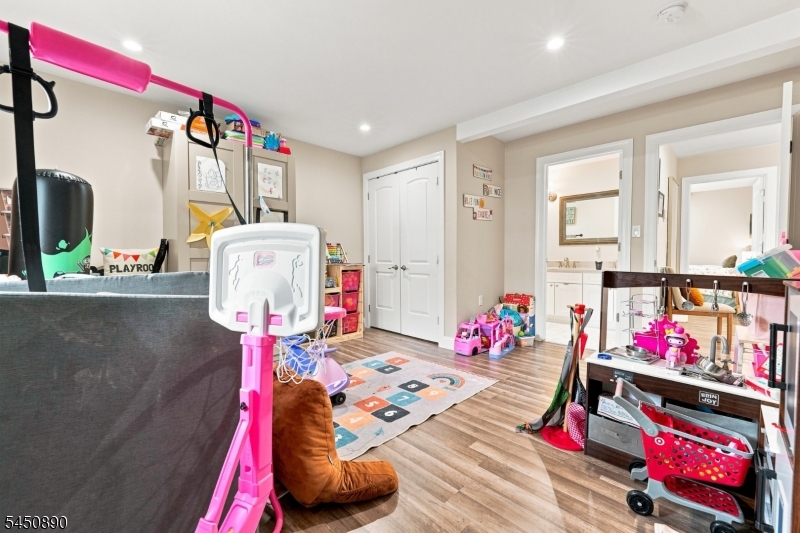 1305 E Henry St Property Photo 22