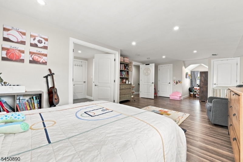 1305 E Henry St Property Photo 27