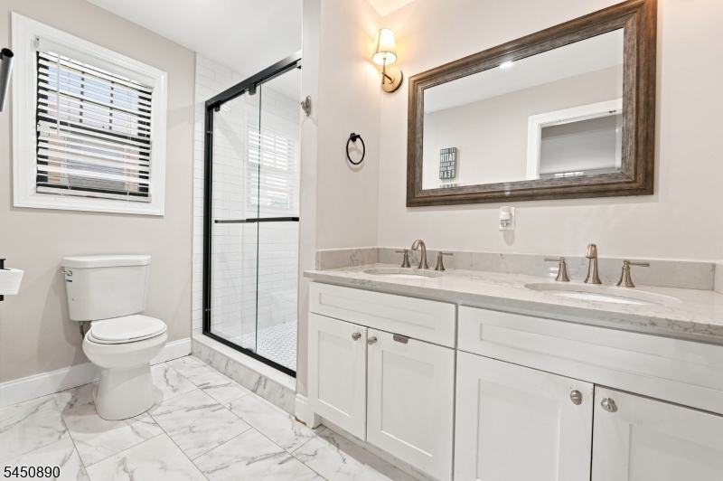 1305 E Henry St Property Photo 30