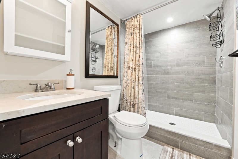 1305 E Henry St Property Photo 31