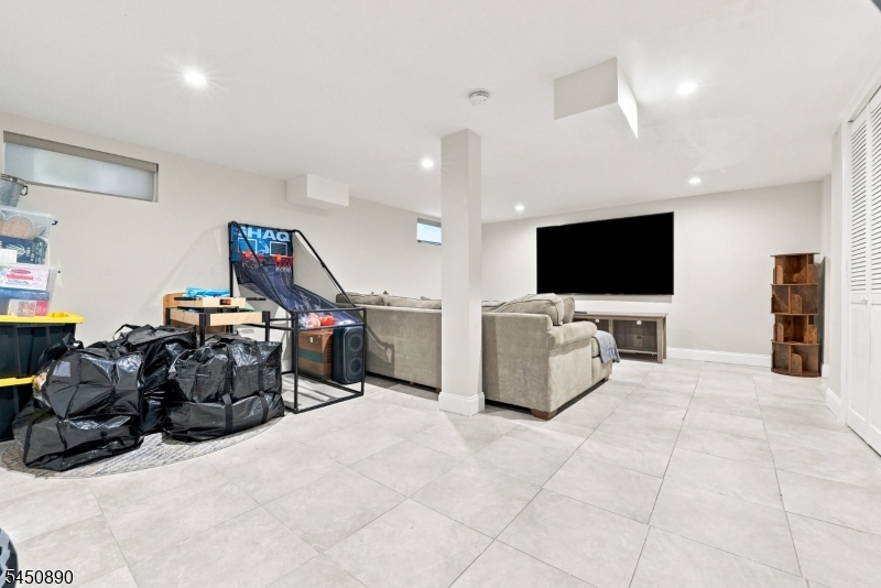 1305 E Henry St Property Photo 33