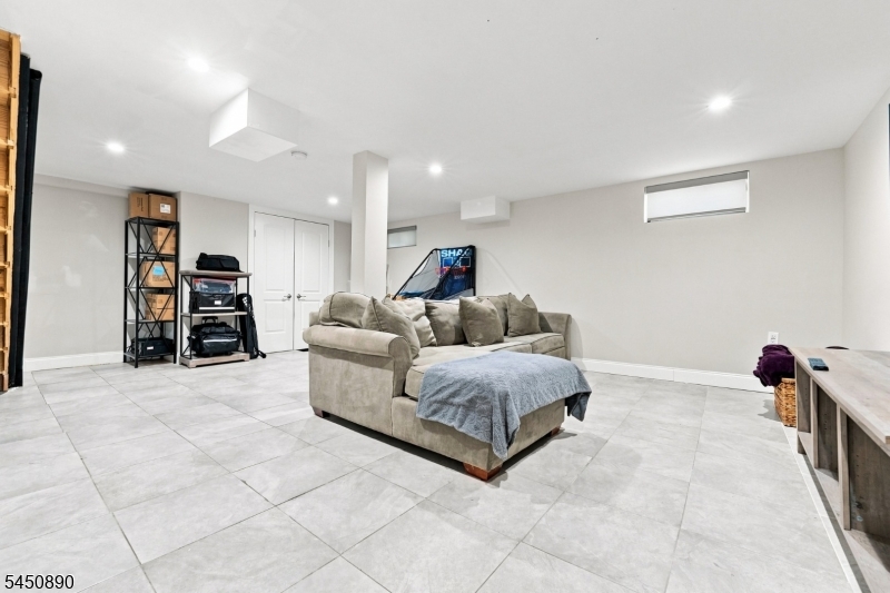 1305 E Henry St Property Photo 34