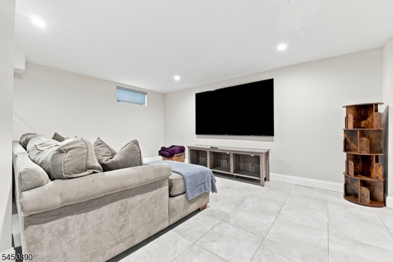 1305 E Henry St Property Photo 35
