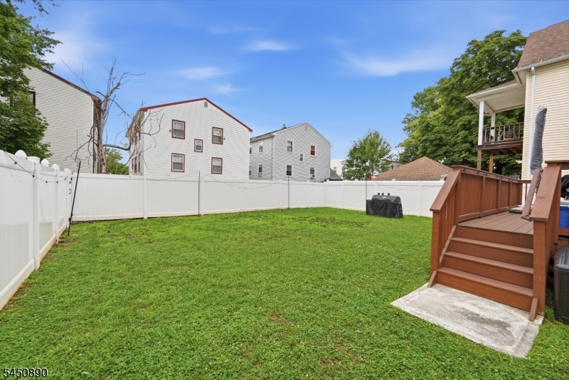 1305 E Henry St Property Photo 36