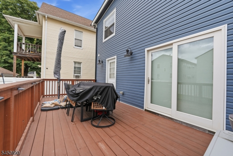 1305 E Henry St Property Photo 37