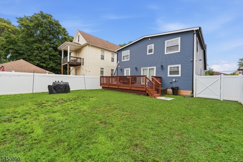 1305 E Henry St Property Photo 38