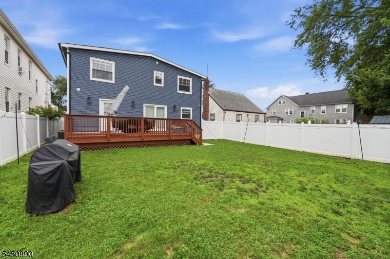 1305 E Henry St Property Photo 40