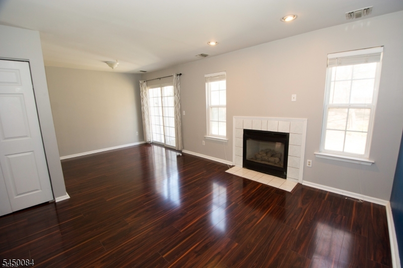 1602 Windsor Ct Property Photo 2