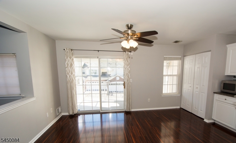 1602 Windsor Ct Property Photo 3