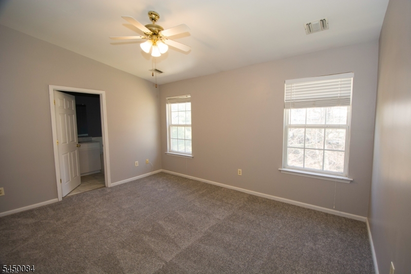 1602 Windsor Ct Property Photo 4