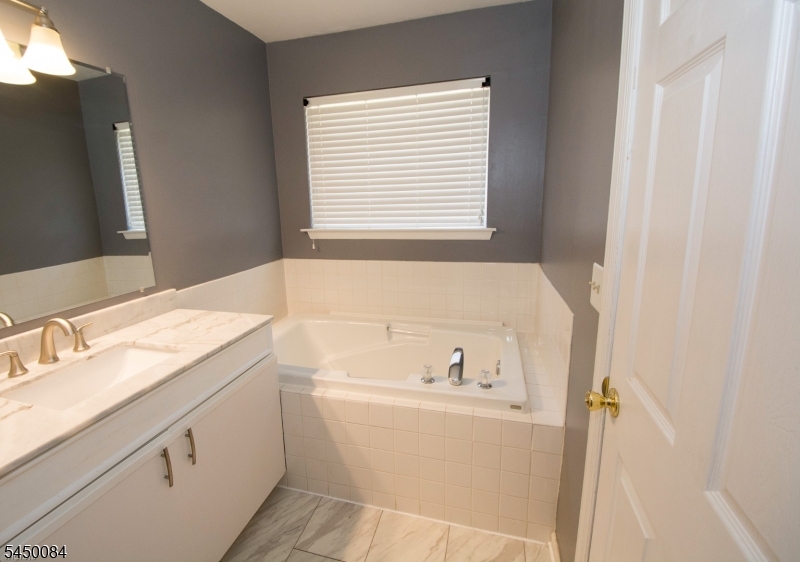 1602 Windsor Ct Property Photo 6
