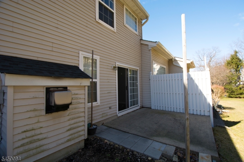 1602 Windsor Ct Property Photo 14