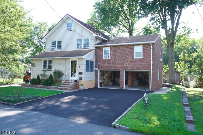 12 Carpenter Pl Property Photo 1