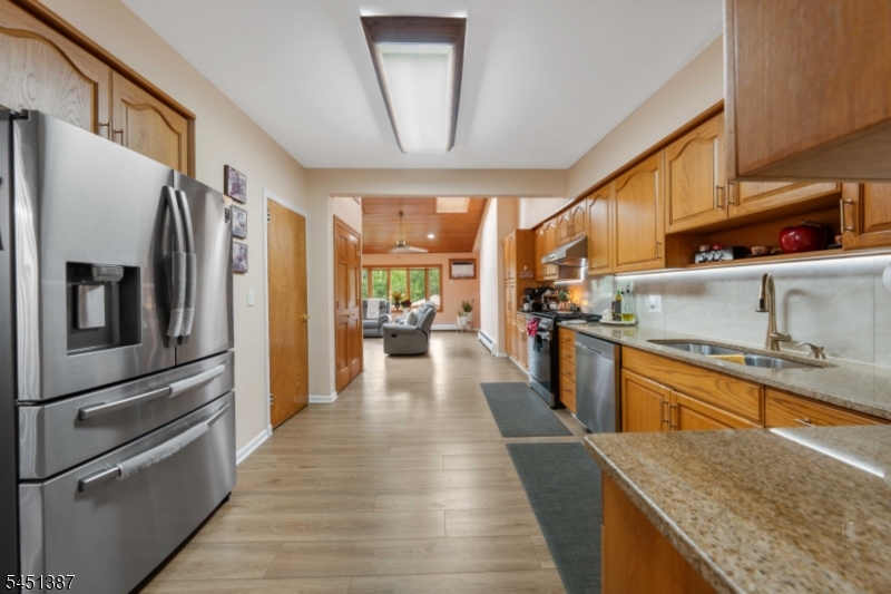 12 Carpenter Pl Property Photo 7