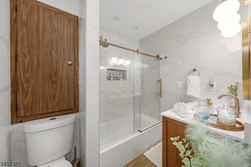 12 Carpenter Pl Property Photo 10