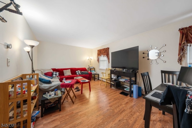 12 Carpenter Pl Property Photo 17