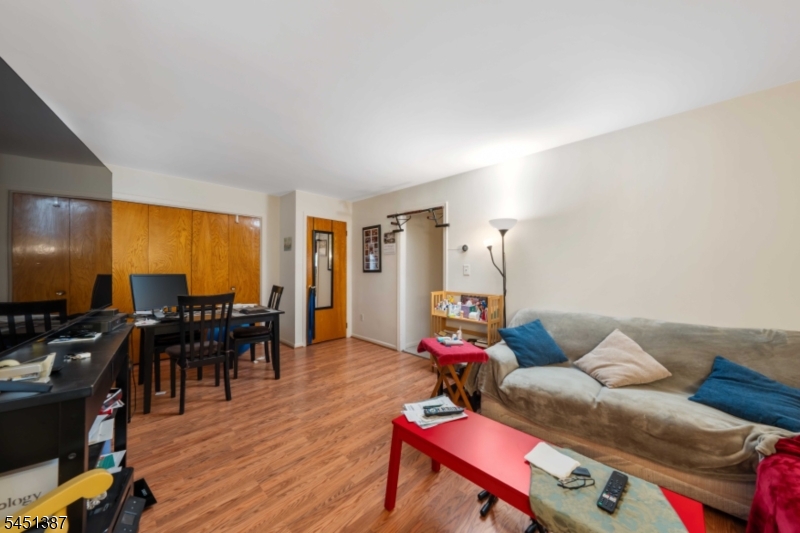 12 Carpenter Pl Property Photo 18