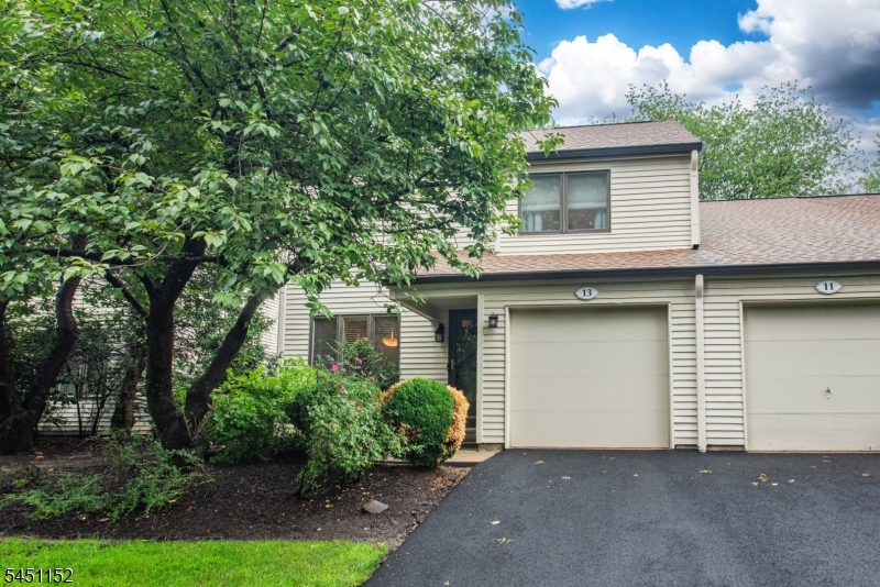 13 Stonegate Dr Property Photo 1