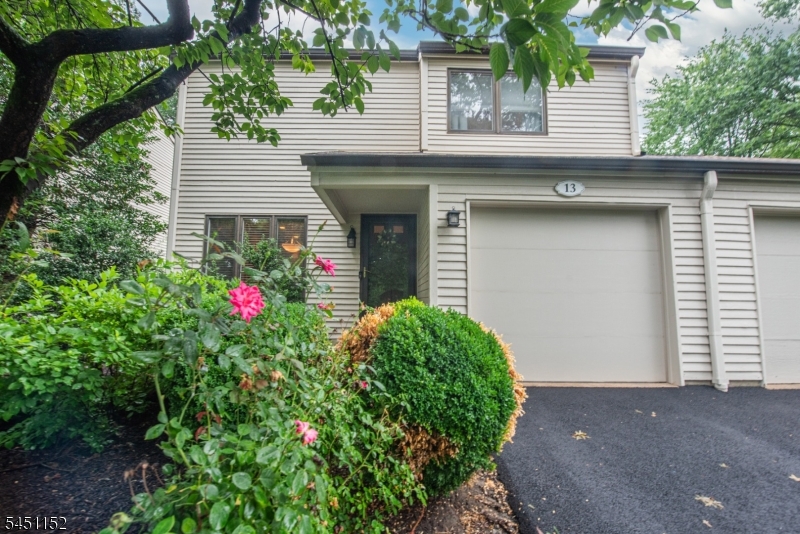 13 Stonegate Dr Property Photo 2
