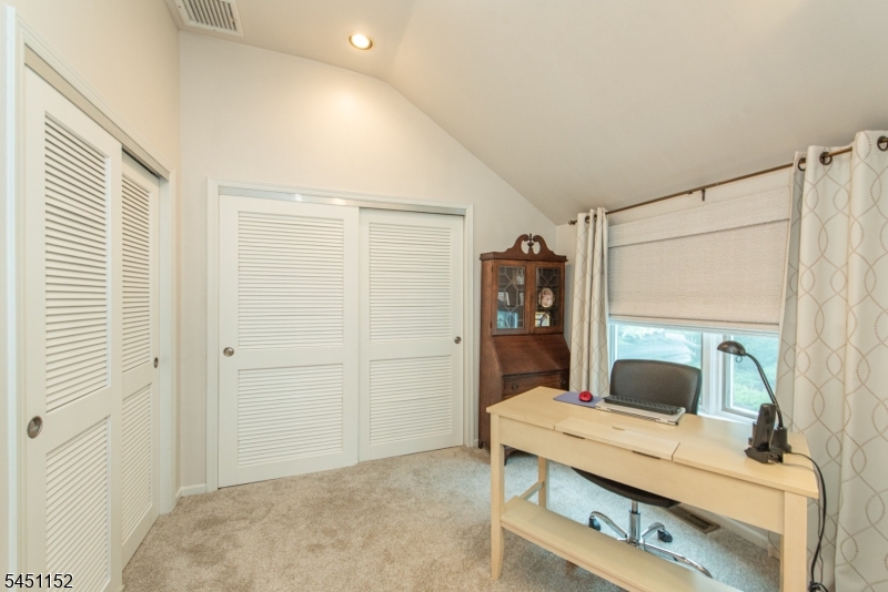13 Stonegate Dr Property Photo 17