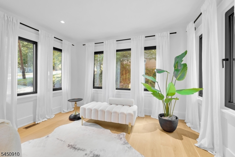 226 Haworth Ave Property Photo 4