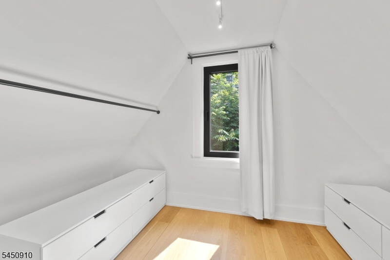 226 Haworth Ave Property Photo 32