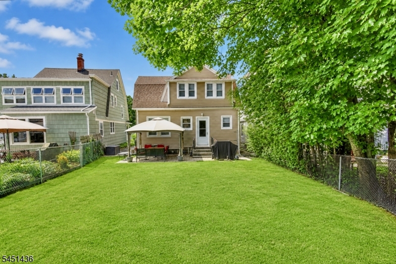 14 Cleveland St Property Photo 11